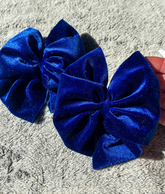 Messy velvet bows